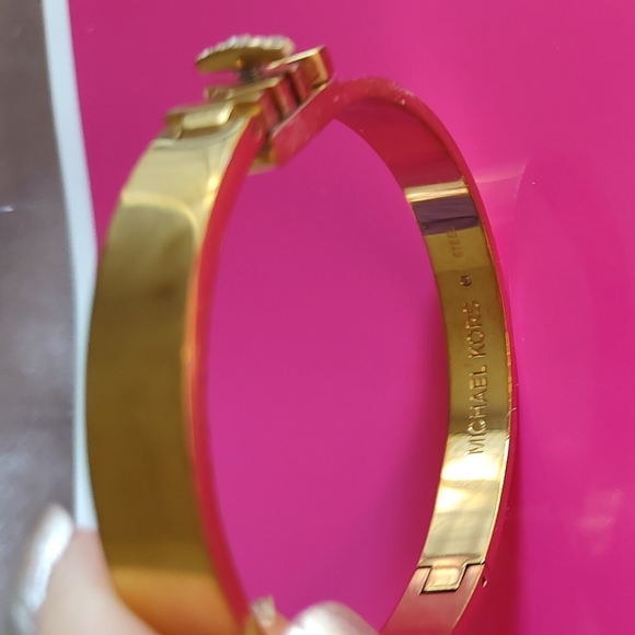 Michael Kors Turnlock Bracelet - Picture 5 of 5